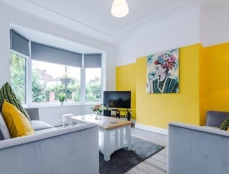 Contractor's Haven: Spacious Home Near Liverpool City Centre Exterior photo