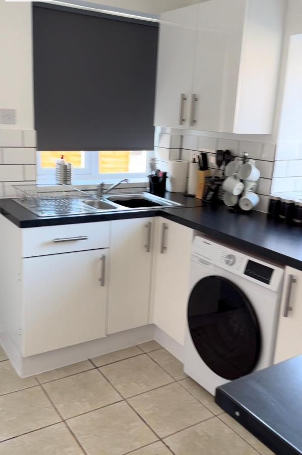 Contractor's Haven: Spacious Home Near Liverpool City Centre Exterior photo