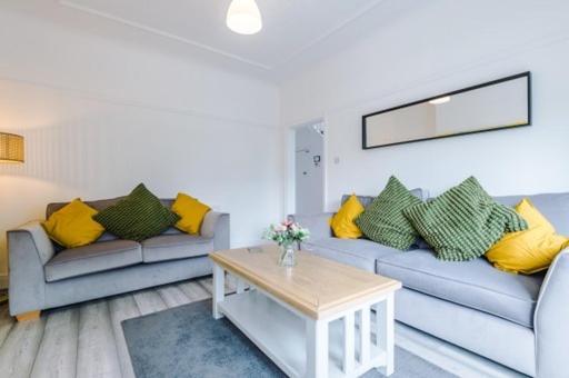 Contractor's Haven: Spacious Home Near Liverpool City Centre Exterior photo