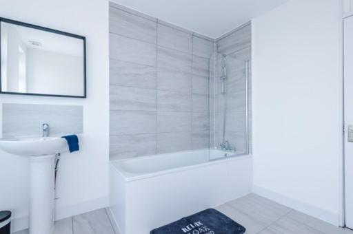 Contractor's Haven: Spacious Home Near Liverpool City Centre Exterior photo